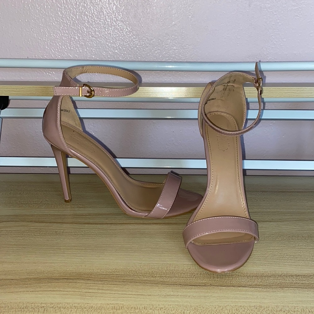 Heels - Picture 2 of 4